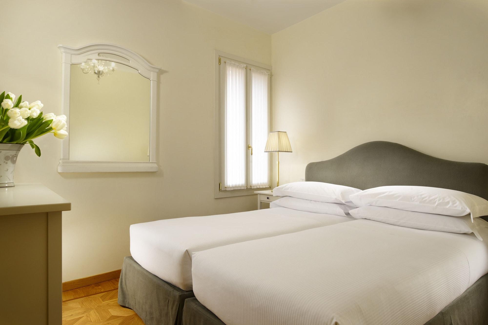 Hotel L'Orologio - WTB Hotels Venetië Buitenkant foto
